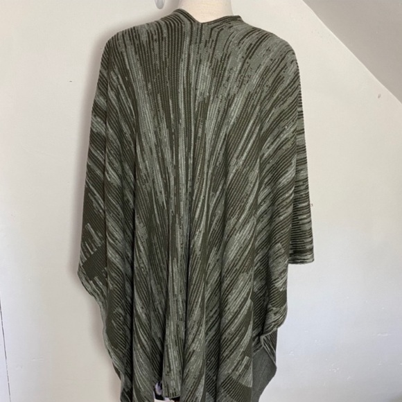 Lululemon The Rest is Written Shawl Wrap - Picture 10 of 12